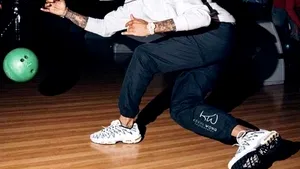 Rapperii Chris Brown şi Young Lo, daţi în judecată pentru viol