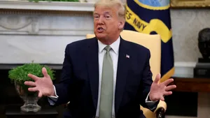 Consiliul de supraveghere al Facebook menţine suspendarea contului lui Trump, dar fixează limite