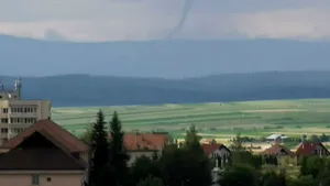 TORNADĂ în Transilvania: S-a format în apropiere de Miercurea Ciuc | FOTO, VIDEO