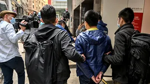 Poliţia din Hong Kong a arestat cinci directori de la ziarul Apple Daily