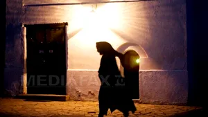 Călugări sancţionaţi de Episcopia Huşilor după o petrecere alături de femei organizată în mănăstire