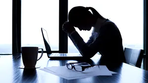 Managerii unei firme din China şi-au obligat angajaţii să facă lucruri reprobabile pentru că nu au atins targeturile: să bea urină şi să mănânce...