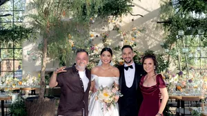 Oana şi Vlad Gherman îşi trăiesc „visul unei nopţi de vară” la nunta organizată de Ivona Nenu, cu decoruri semnate de Nicu Bocancea 