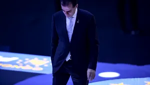 Ludovic Orban anunţă demisia din funcţia de preşedinte al Camerei Deputaţilor şi ruperea de Iohannis