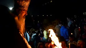 Mii de credincioşi au participat la slujba de Înviere la Catedrala Arhiepiscopală din Constanţa
