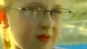 Fetiţă de 8 ani, numită 