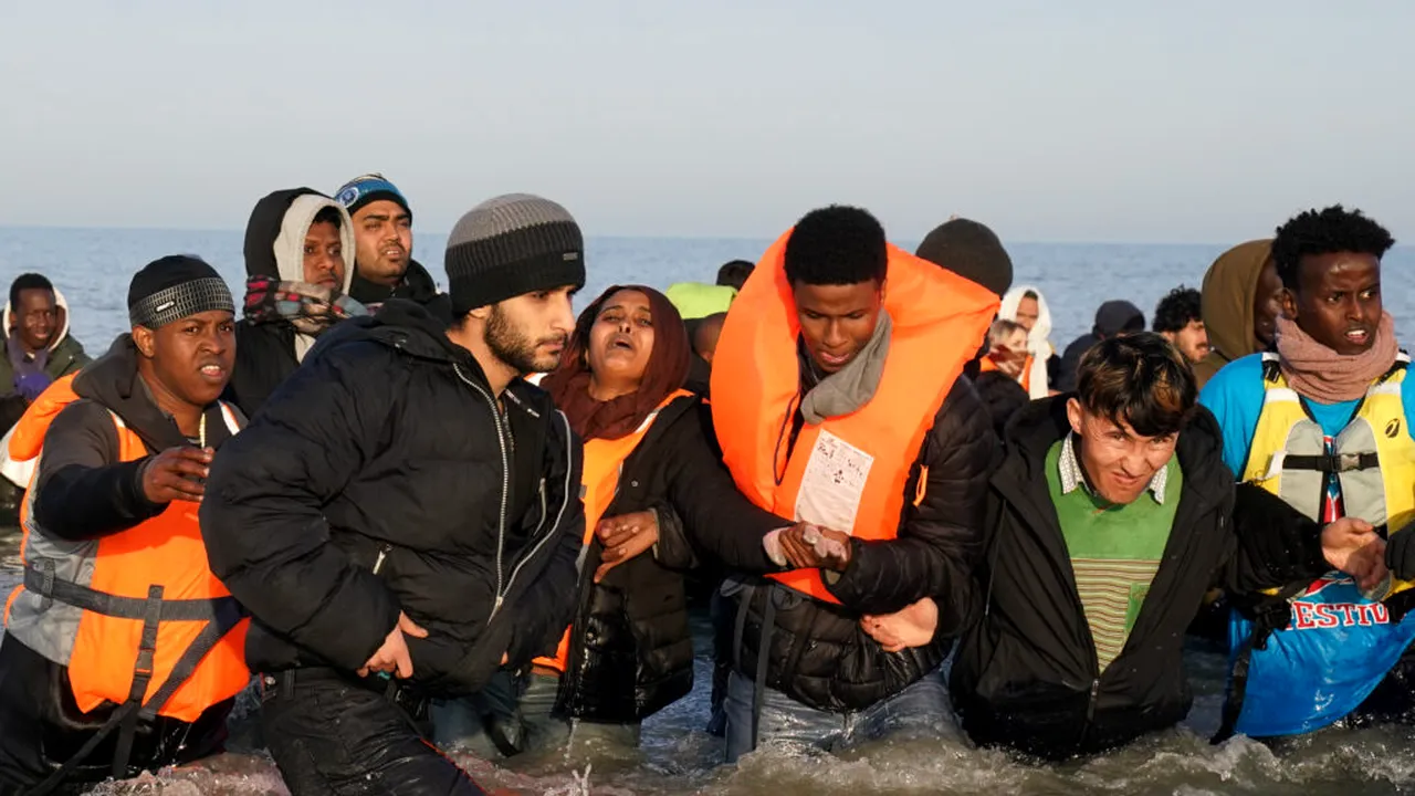 Două tinere au murit pe o barcă cu migranți, care încercau să ajungă din Franța în Marea Britanie