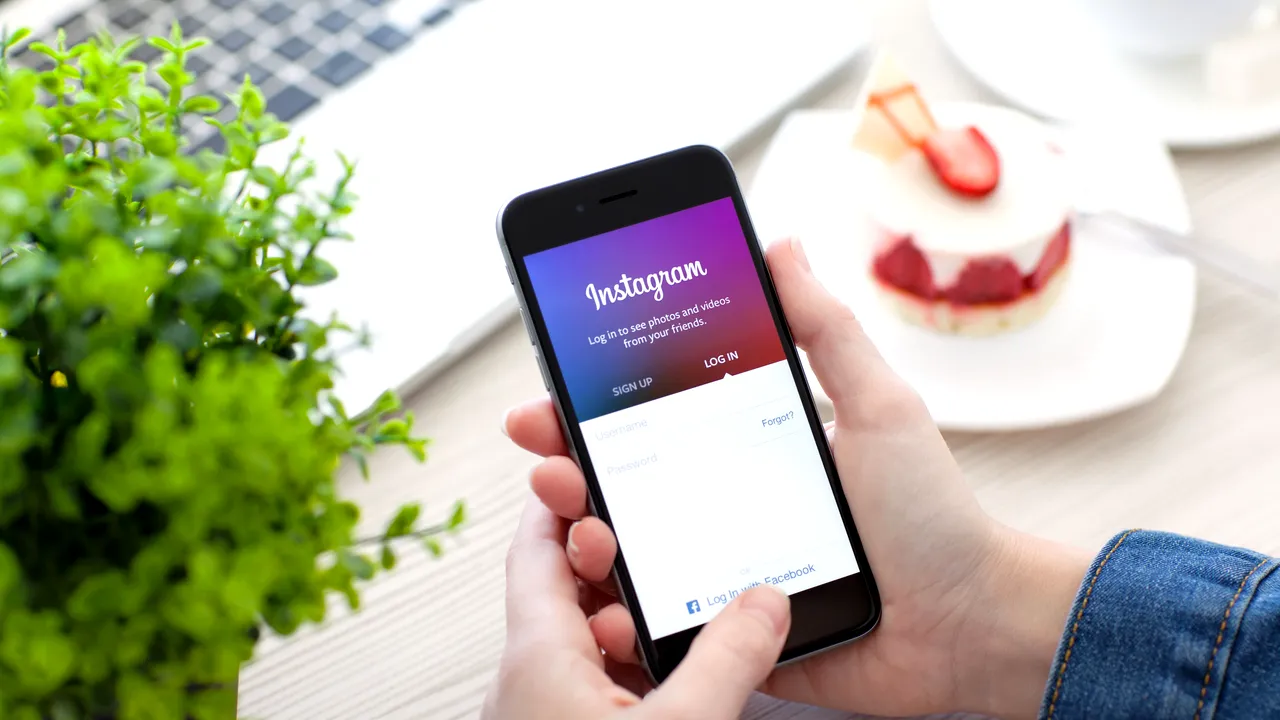 Instagram va arăta statusul de activitate pentru prietenii la care am dat follow, după modelul Facebook Messenger