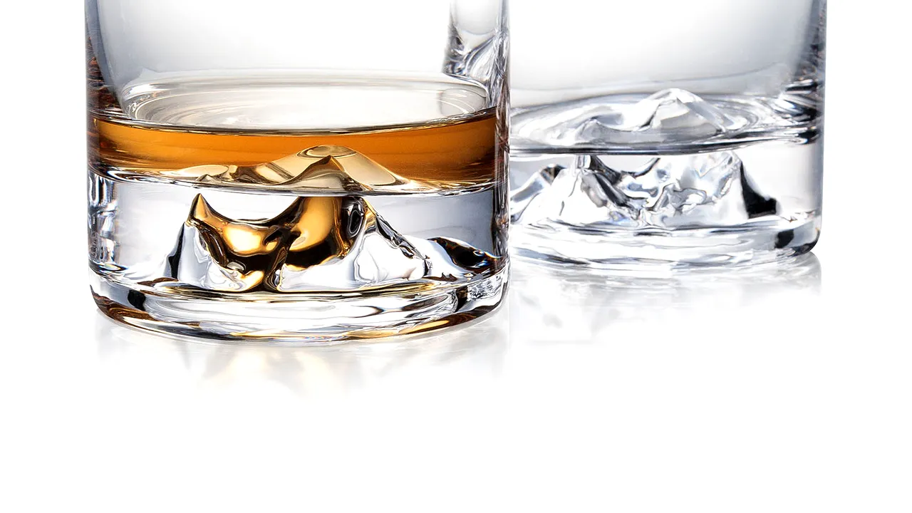 Everestul într-un pahar, cu Everest Whiskey Glass VIDEO