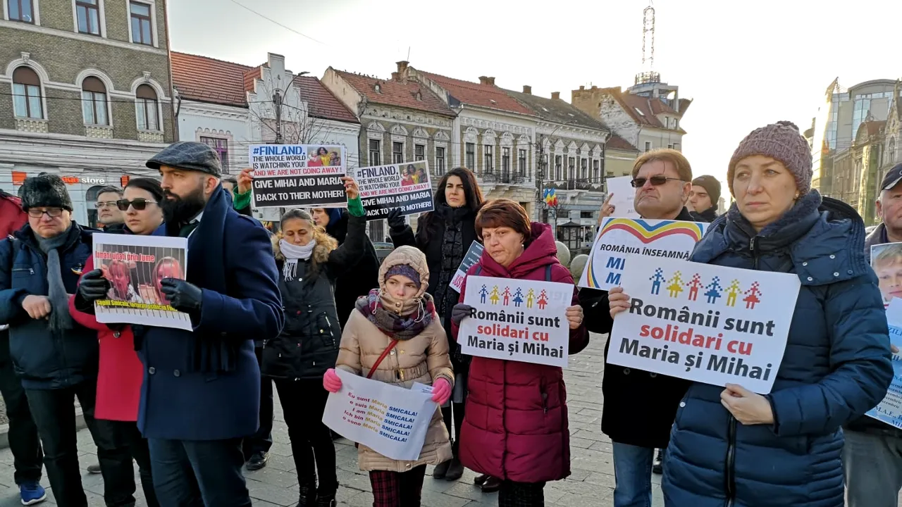 Peste 150 de persoane au participat la Cluj la un miting de solidaritate cu familia Smicală | FOTO