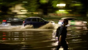 Recomandările MAI în contextul avertizării de cod roșu. Ce trebuie să evite cetățenii din zonele vizate