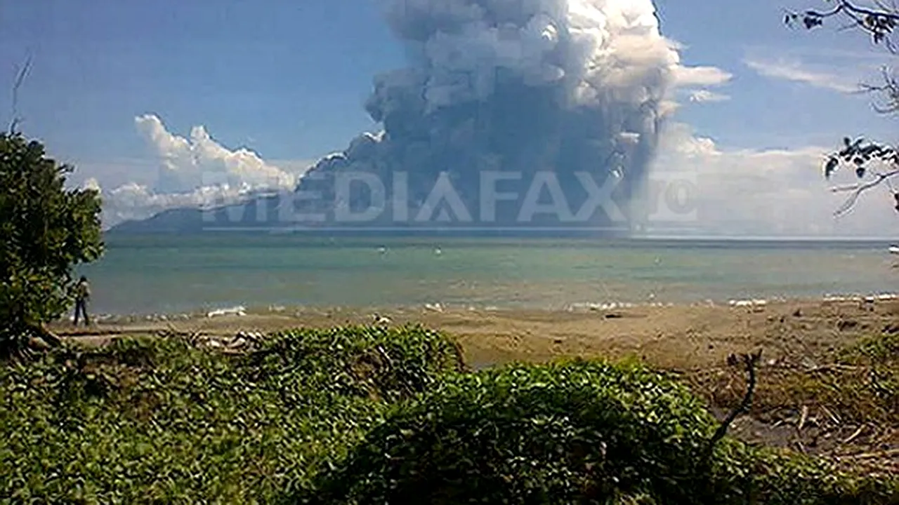 Vulcanul Rokatenda din Indonezia a erupt: Cinci persoane au murit