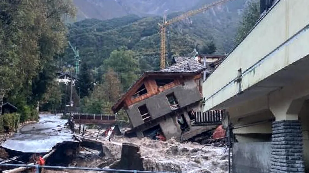 Vremea rea face ravagii în Italia: Un mort şi 17 dispăruţi în regiunea Piemonte | FOTO, VIDEO