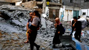Locuitorii din Gaza încă așteaptă apa și hrana promise