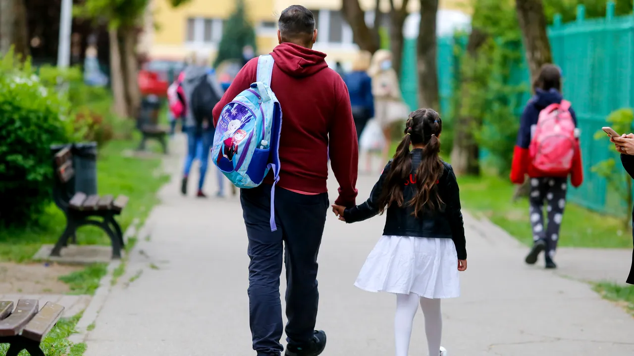 Redeschiderea şcolilor în funcţie de rata de incidenţă. Unde se reiau cursurile cu prezenţă fizică. LISTA completă