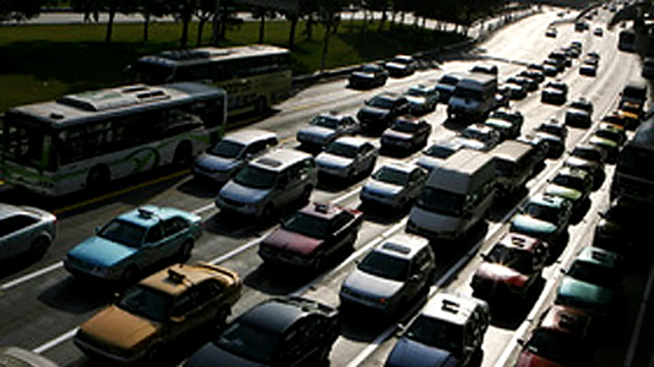 Poliţia avertizează că traficul va fi aglomerat duminică