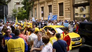 Protest al profesorilor în fața Ministerului Educației. Ei amenință să blocheze începutul de an școlar