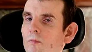 Primele cuvinte după 19 ANI DE TĂCERE. Povestea emoţionantă a bărbatului care învaţă din nou să vorbească