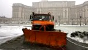 Firmele de deszăpezire au împrăştiat soluţie antiîngheţ pe străzile Capitalei
