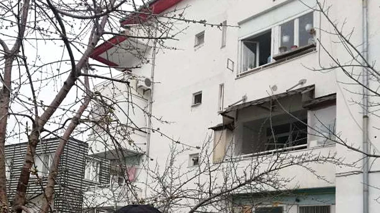 Caz incredibil la Târgovişte: Bărbat amendat după ce a aruncat 200 de litri de zeamă de varză din balcon