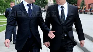 Vladimir Putin şi Dmitri Medvedev, eroii unei cărţi de colorat pentru copii - FOTO