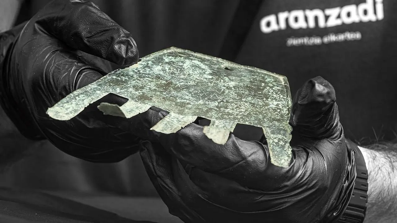 O descoperire care schimbă istoria. Cuvintele de pe o mână de bronz pot rescrie trecutul limbii basce