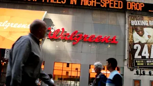 Autorităţile din SUA investighează prăbuşirea necontrolată de joi a indicelui Dow Jones