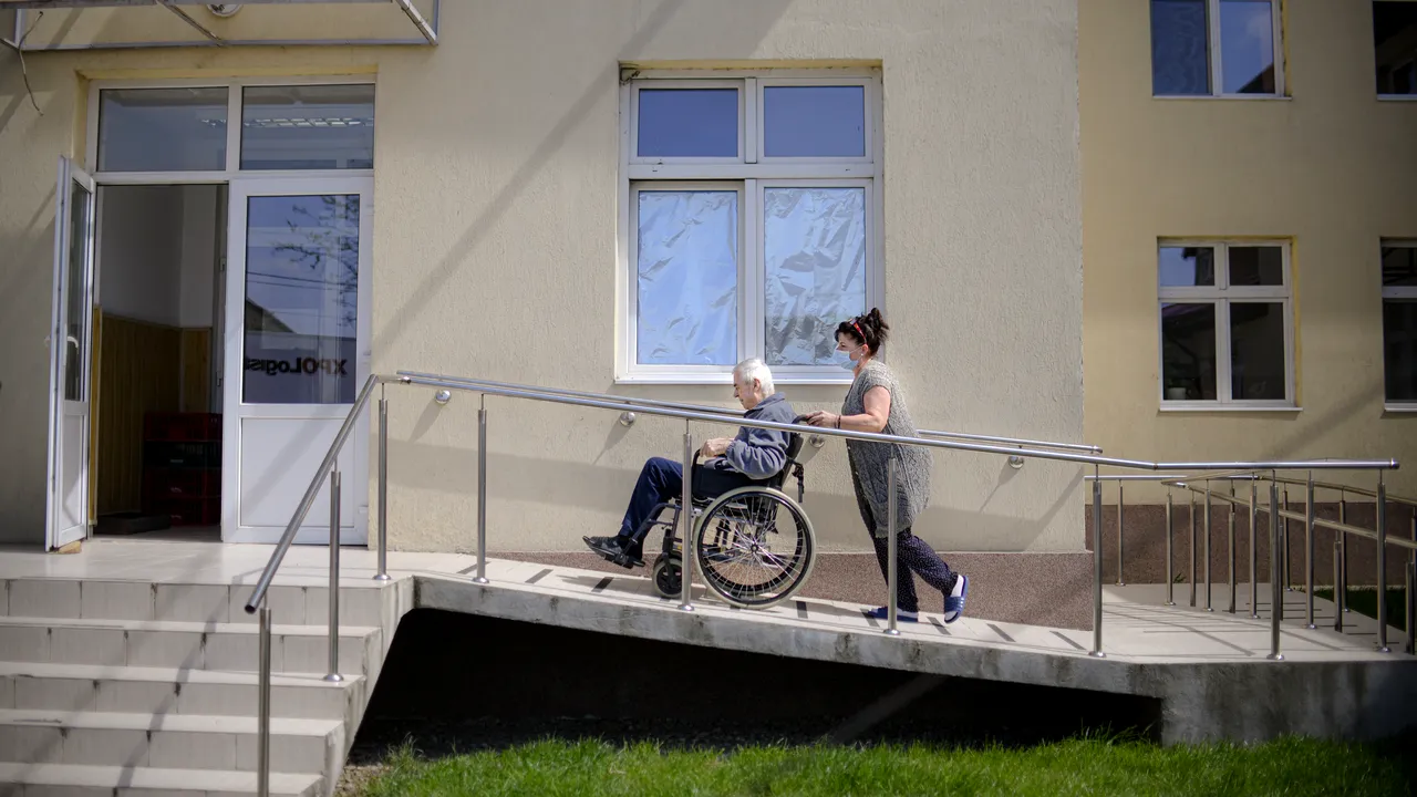 AJPIS: Amenzi de 1.141.000 lei în urma controalelor la căminele de bătrâni