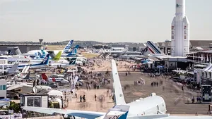 Avion militar INVIZIBIL european, prezentat de Emmanuel Macron la cel mai mare miting aviatic din lume | FOTO, VIDEO
