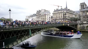 Jocurile Olimpice de la Paris 2024: Lady Gaga şi Aya Nakamura, show-uri surpriză în deschiderea ceremoniei / Echipa României a defilat pe Sena / Nadia prezentă pe 