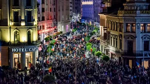 Cel mai aşteptat festival din Bucureşti începe astăzi. Pe ce traseu se desfăşoară Spotlight şi unde vor fi făcute proiecţiile urbane