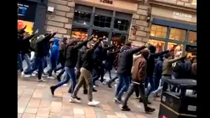 Suporterii lui Lazio au afişat saluturi fasciste, în meciul cu Celtic de Europa League. Fanii italieni, impasibili în prezenţa poliţiştilor scoţieni