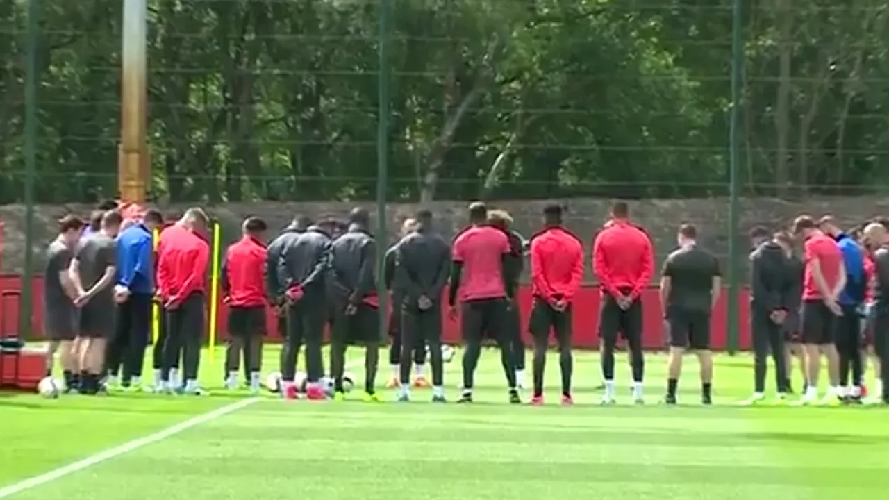 Jucătorii de la Manchester United, moment de reculegere pentru victimele exploziei din oraş