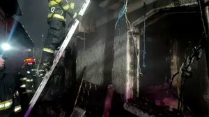 Doi morți într-un incendiu izbucnit la o casă din județul Bacău