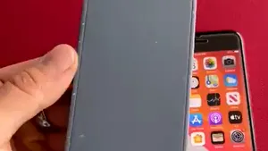 VIDEO: Cum arată noul iPhone 12. E mai mic decât modelul SE
