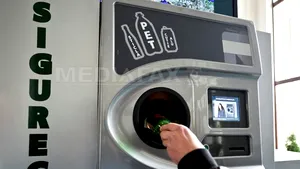 Aparate pentru colectare de ambalaje PET şi de aluminiu, în magazine. Cetăţenii vor primi vouchere pentru cumpărături