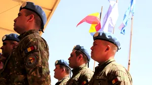 Mărturiile militarilor români din Mali. De Ziua Naţională, zboară peste deşert, în zone de război. VIDEO