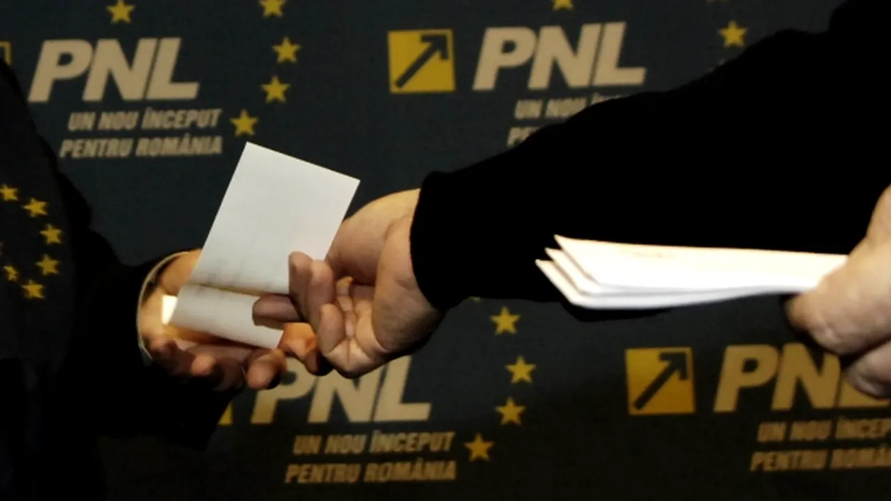 Primarul Călăraşiului şi un vicepreşedinte de CJ din Mehedinţi, excluşi din PNL