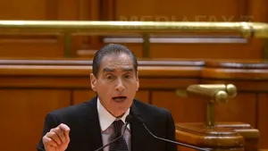 Petre Roman cere Camerei, în plângere prealabilă, revocarea vacantării postului său de deputat