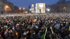 Mii de persoane au protestat la Chişinău, la şase ani de la violenţele din aprilie 2009