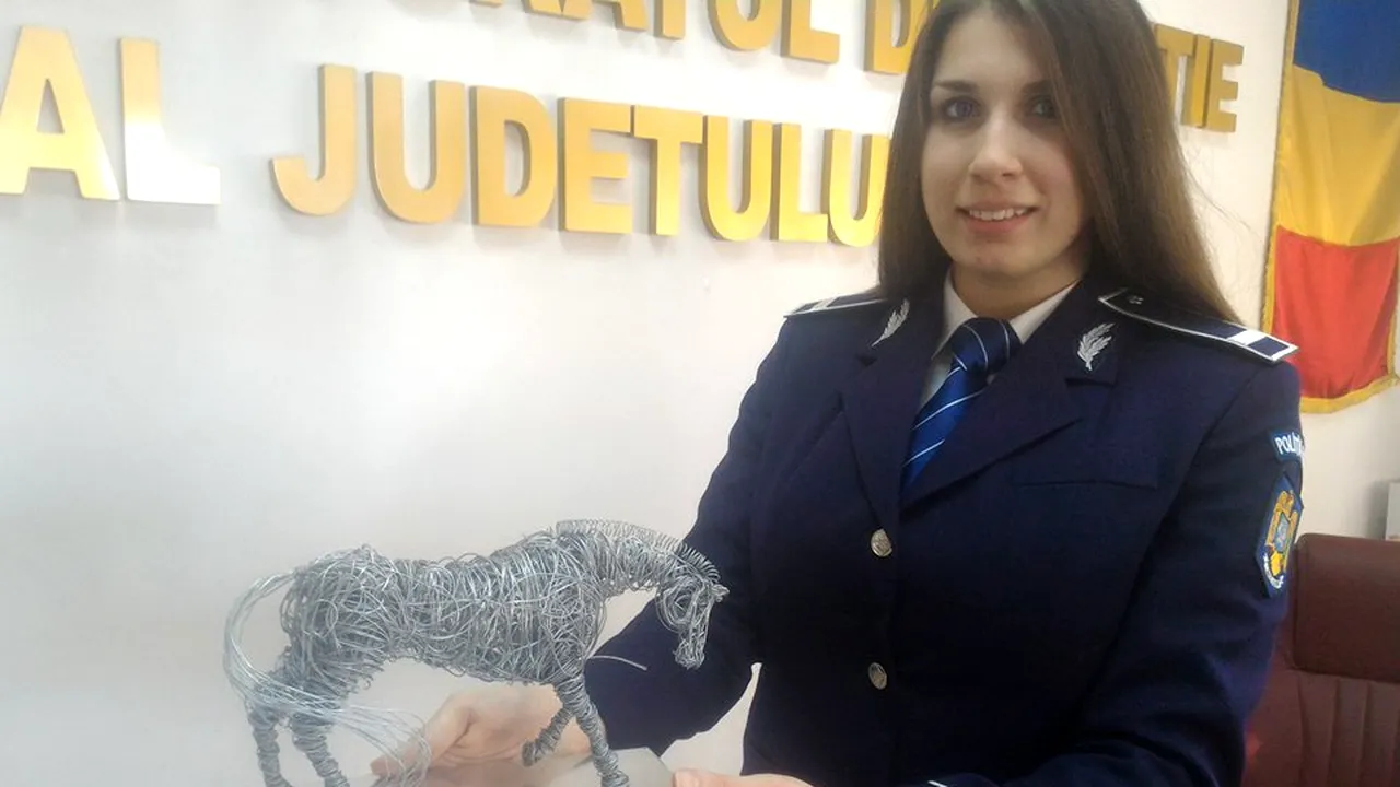 O poliţistă din Cluj prinde hoţi la serviciu, iar în timpul liber creează opere de artă din sârmă | GALERIE FOTO 