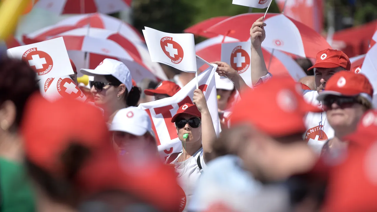 Consilierul ministrului Muncii, după ce aproape 10.000 de angajaţi din Sănătate au protestat în faţa Guvernului: Sindicaliştii păcălesc oamenii şi îi scot în stradă aiurea 