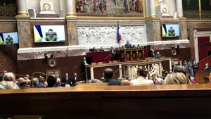 Zelenski a făcut apel la companiile franceze să părăsească Rusia: Trebuie să înceteze să sponsorizeze crima 