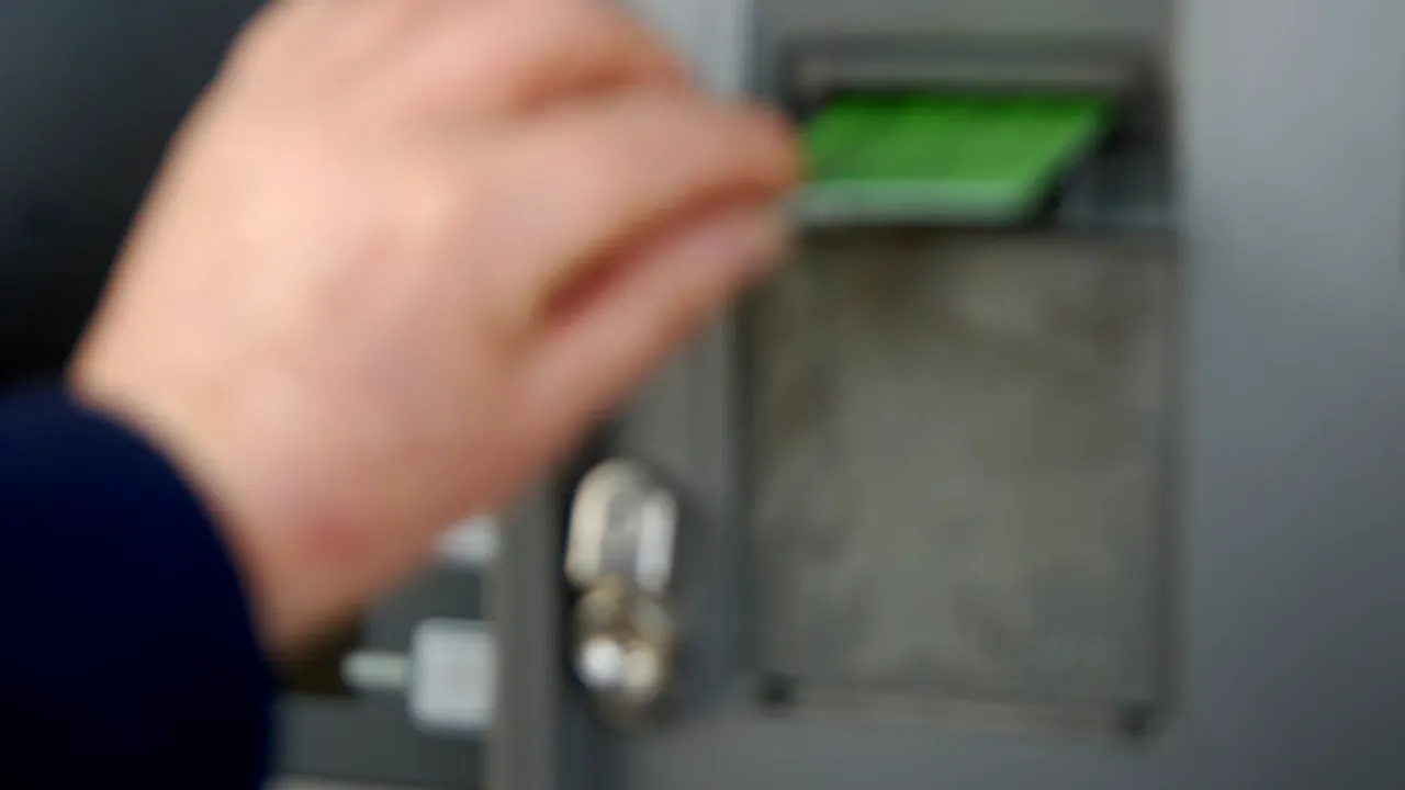 Cardurile Alpha Bank nu vor funcţiona în weekend