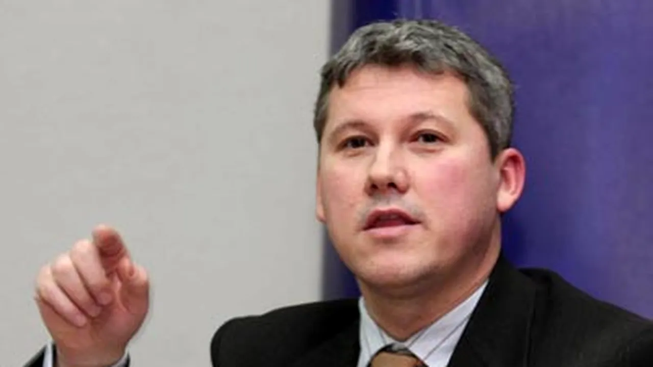 Sute de persoane au pichetat sediul Ministerului Justiţiei - VIDEO