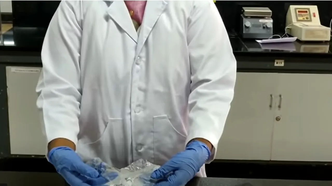 Un bioplastic greu de topit, care rezistă la temperaturi record de 740 de grade celsius. Din ce este făcut