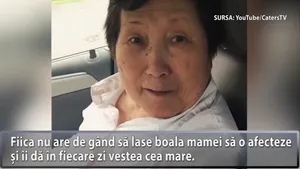 Emoţionant! O femeie este nevoită să-i spună zilnic mamei bolnave de Alzheimer că este însărcinată. Cum reacţionează bătrâna