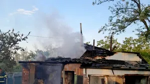 Incendiu mortal în Botoșani, după ce un bărbat a adormit în timp ce fuma
