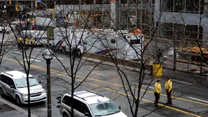 Cel puţin 15 persoane au fost rănite în urma unei explozii într-un restaurant din Canada. Doi bărbaţi ar fi pus o bombă în local