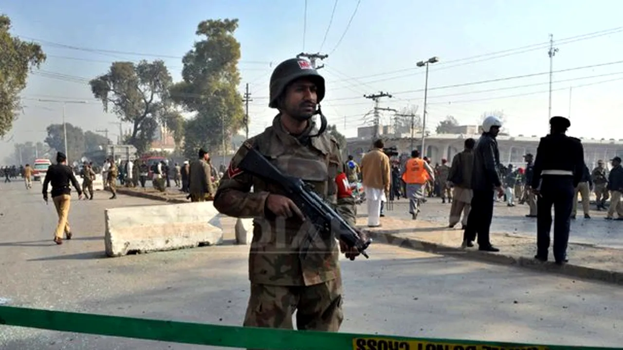 Cel puţin 20 de morţi într-un atentat sinucigaş comis într-o moschee din Pakistan